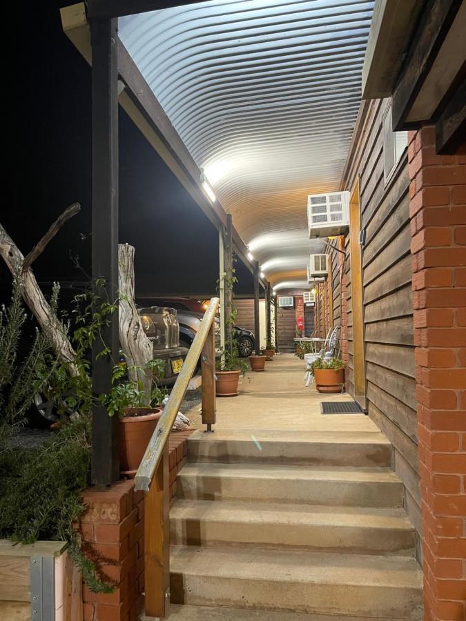 Country Roads Motor Inn Наррандера Экстерьер фото
