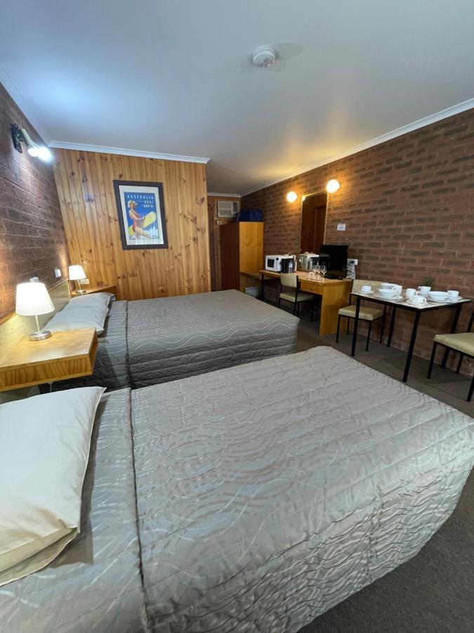 Country Roads Motor Inn Наррандера Экстерьер фото